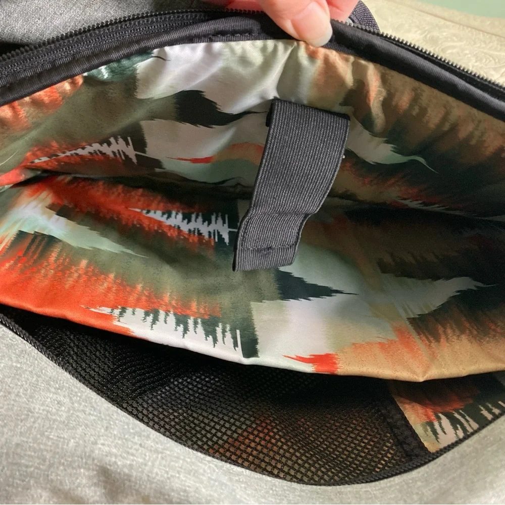 Dakine Trek 26L‎ Backpack Gray/Black Laptop Sleeve